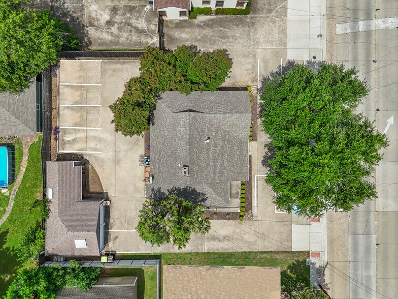 More Photos Of 810 18th St, Plano Office For Sale