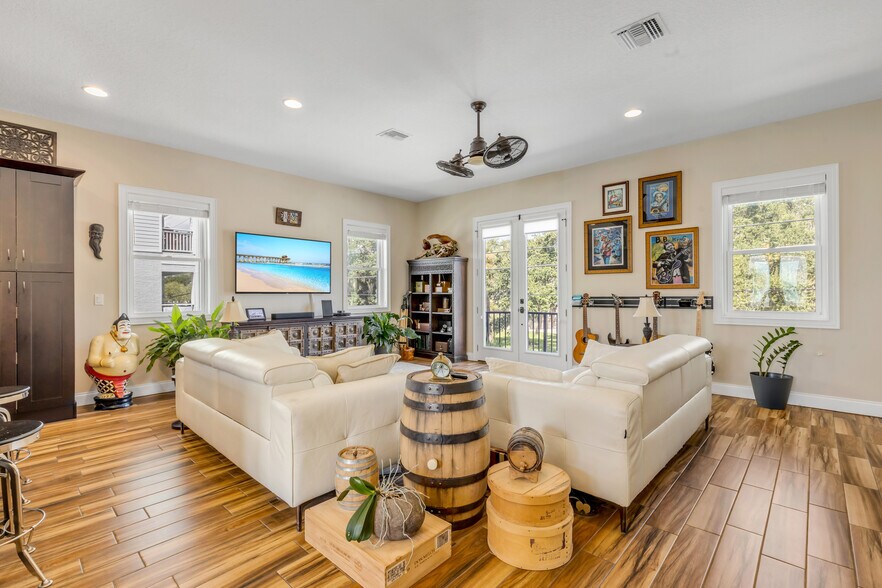 More Photos Of 136 Julia St, New Smyrna Beach Flex For Sale