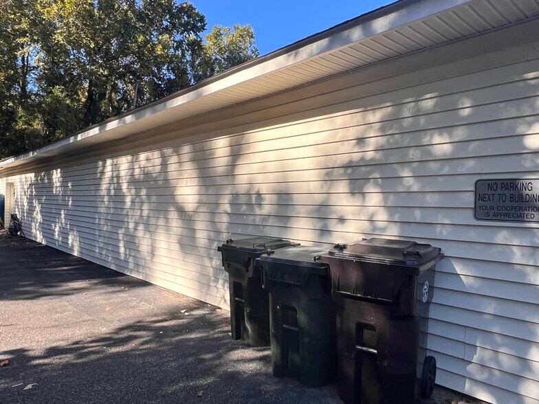 More Photos Of 304 S Sandhills Blvd, Aberdeen Freestanding For Lease