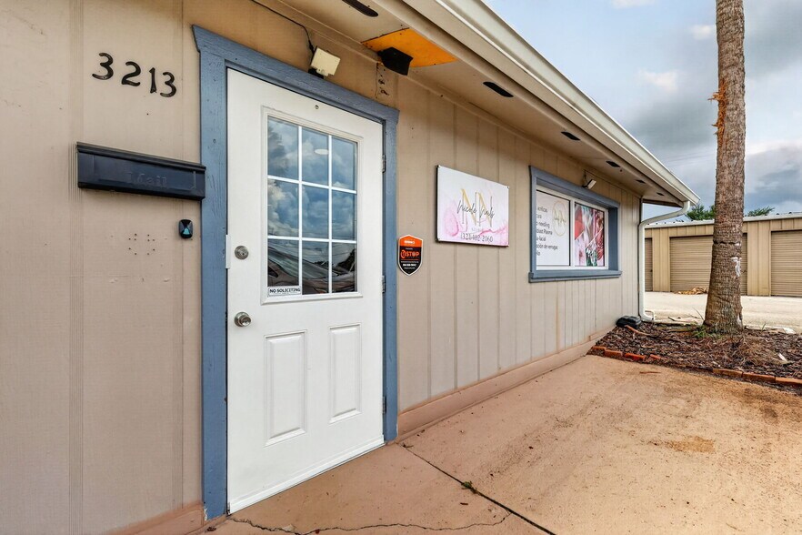 More Photos Of 3207-3229 13th St, Saint Cloud General Retail For Sale