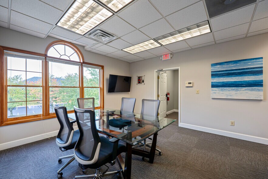 More Photos Of 124 Dorchester Sq, Westerville Office For Sale