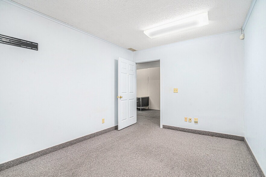 More Photos Of 1707 Miller Rd, Kalamazoo Office Residential For Sale