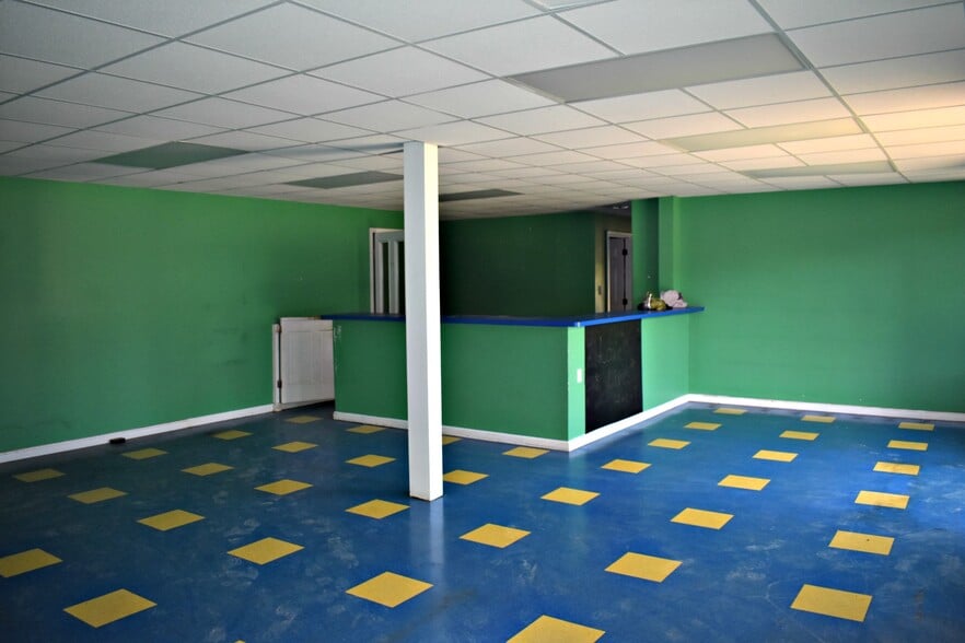 More Photos Of 11275 Edge Hill Rd, Newburg Service For Sale