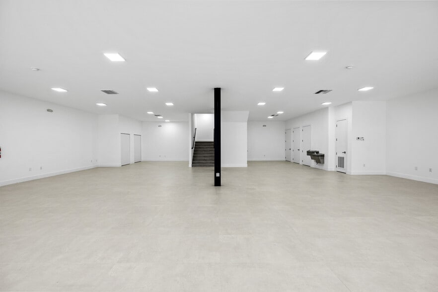 More Photos Of 129 N Miami Ave, Miami Restaurant For Lease