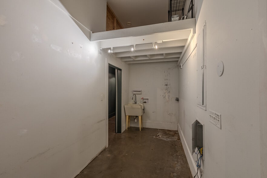 More Photos Of 1522 Bull St, Savannah Storefront For Sale