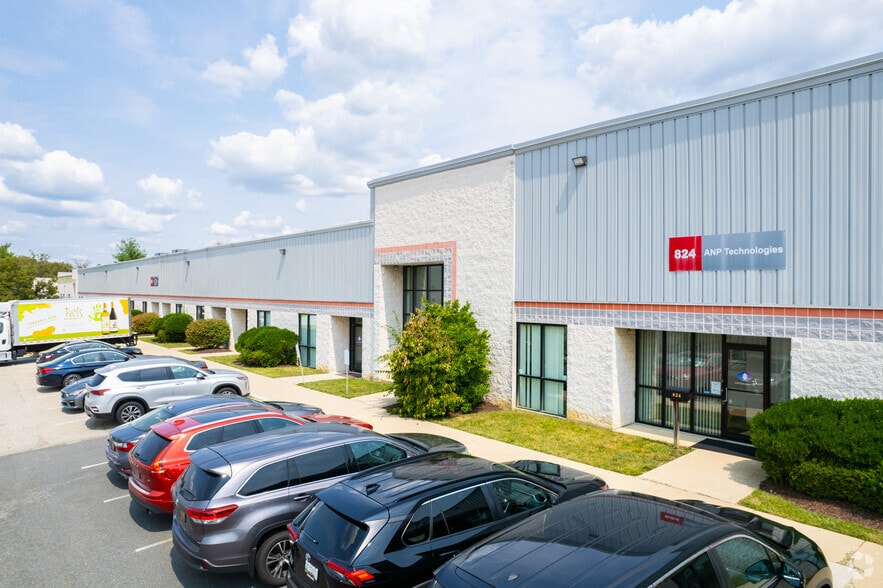 More Photos Of 500-514 Interchange Blvd, Newark Unknown For Lease