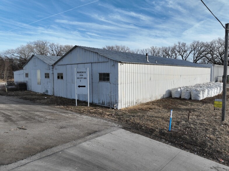 More Photos Of 126 S Griffith St, El Dorado Warehouse For Sale