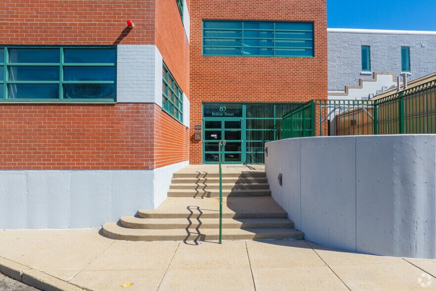 More Photos Of 85 Bolton St, Cambridge Research And Development For Lease