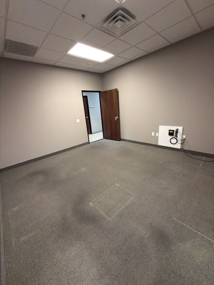 More Photos Of 6628 Sky Pointe Dr, Las Vegas Office For Lease