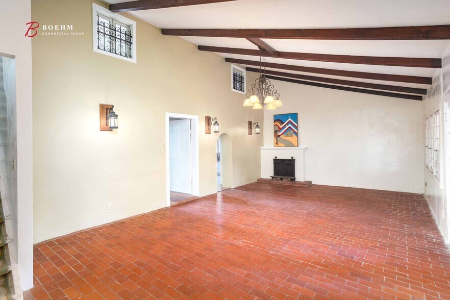 More Photos Of 514 Paris St, Castroville Storefront Retail Office For Sale
