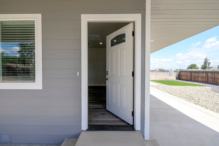 More Photos Of 720 N 2nd St, Patterson Specialty For Sale