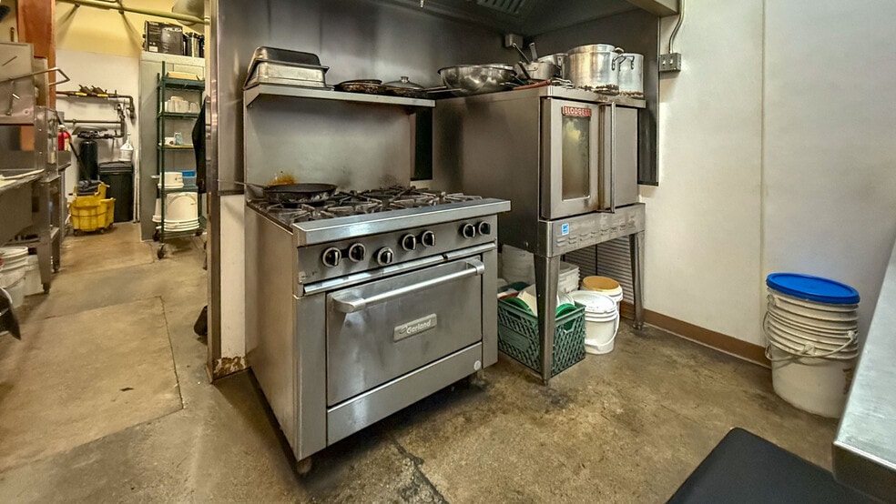 More Photos Of 1357 Ellis St, Kelowna Office For Sale