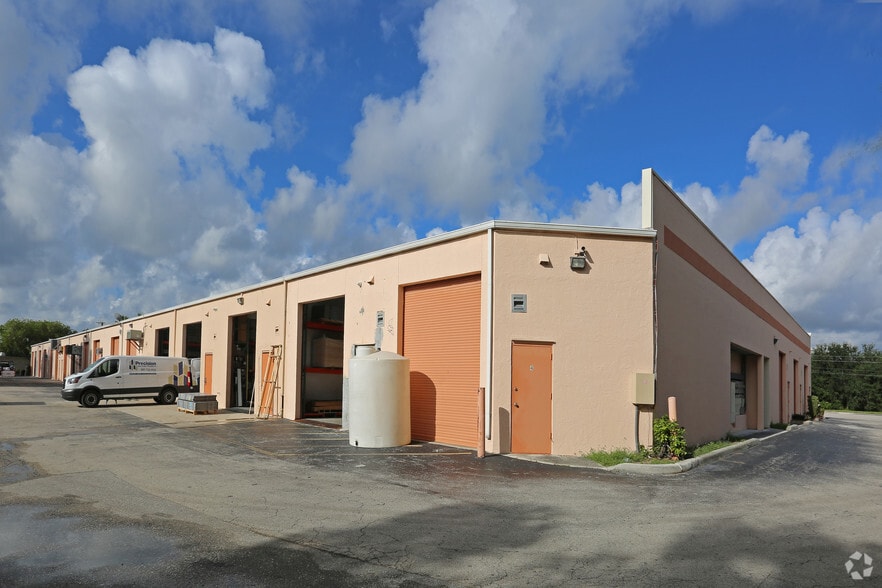 More Photos Of 3300 S Congress Ave, Boynton Beach Showroom For Lease