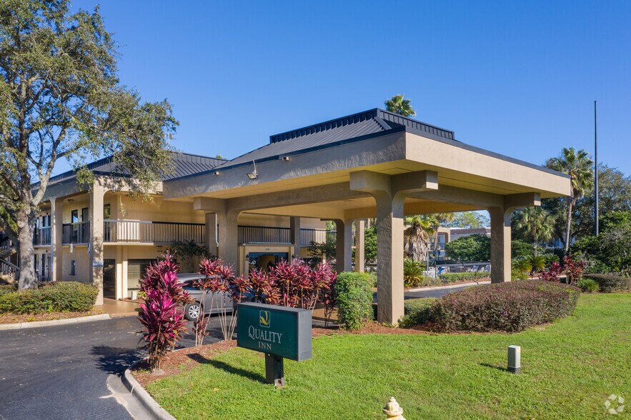 More Photos Of 6135 Youngerman Cir, Jacksonville Hotel For Sale