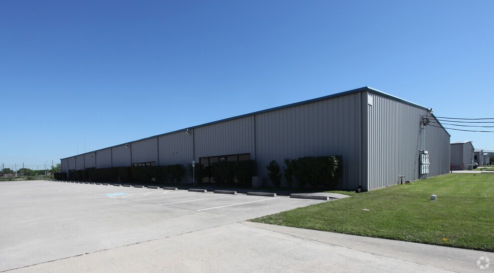 More Photos Of 2121 Brittmoore Rd, Houston Unknown For Lease