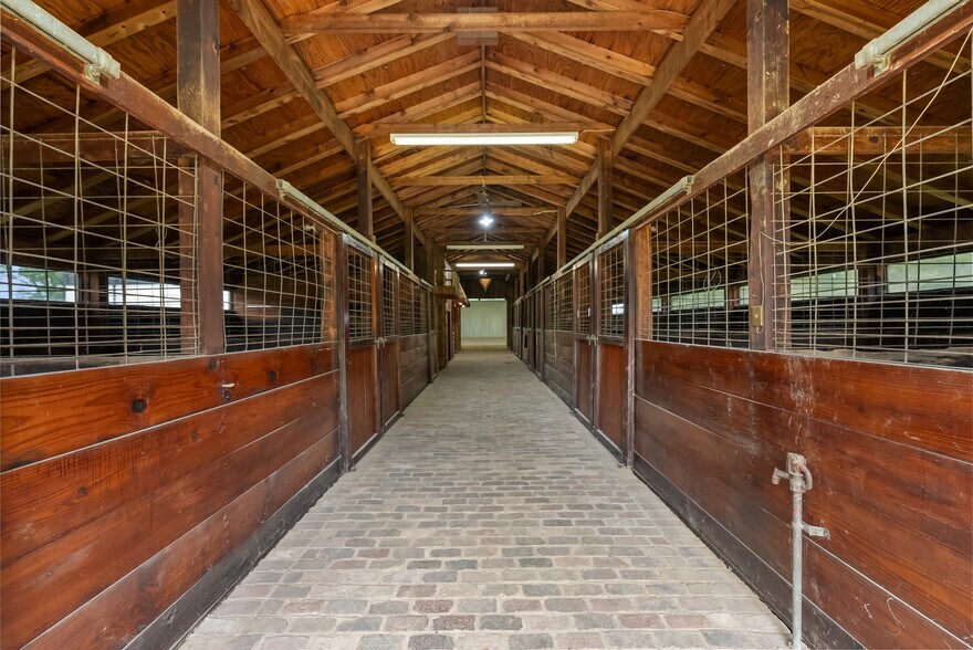 More Photos Of 1901 Moffet Rd, Saint Joseph Specialty For Sale