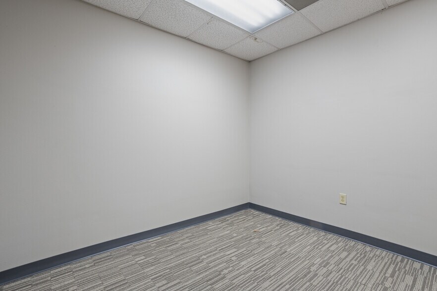 More Photos Of 282 Lameuse St, Biloxi Office For Sale