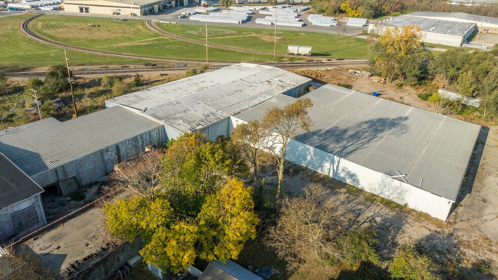 More Photos Of 413 Oxford Rd, Franklin Manufacturing For Sale