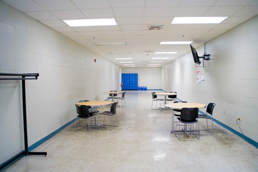 More Photos Of 300 Diamond Dr NW, Huntsville Warehouse For Lease