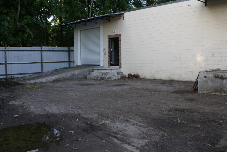 More Photos Of 682 Edgewood Ave N, Jacksonville Warehouse For Lease