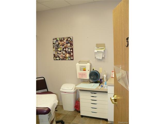 More Photos Of 27500 Hoover Rd, Warren Medical For Lease