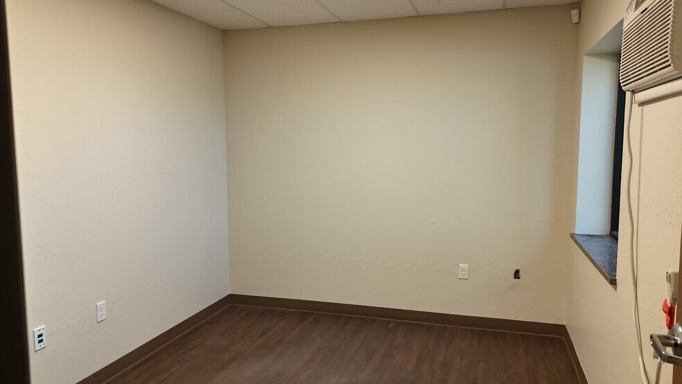 More Photos Of 1700 Olympic Dr, Turlock Warehouse For Lease
