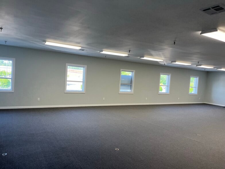 More Photos Of 389 State Route 10, East Hanover Storefront For Lease
