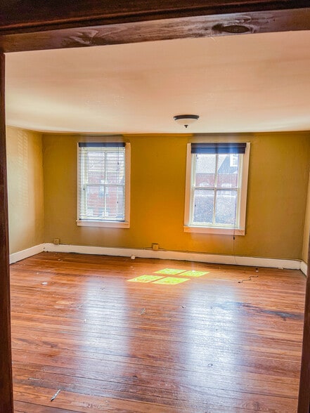 More Photos Of 1919 S 12th St, Saint Louis Storefront For Sale