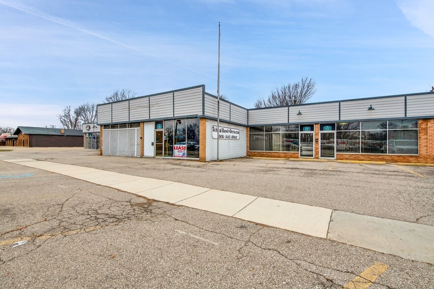 More Photos Of 307-341 E 11 Mile Rd, Madison Heights Freestanding For Sale