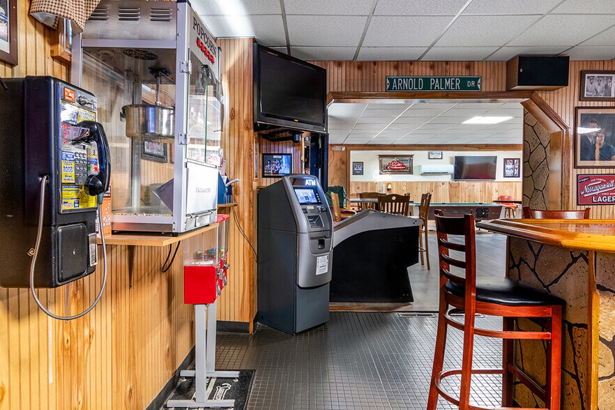 More Photos Of 104 Canal St, Blackstone Bar For Sale