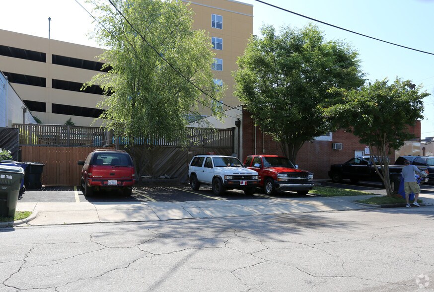 More Photos Of 330 W Hargett St, Raleigh Bar For Lease