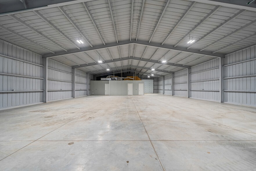 More Photos Of 8922 County Road 6820, Lubbock Warehouse For Lease