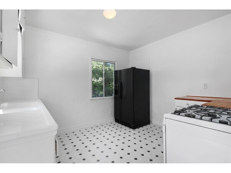 More Photos Of , Los Angeles Multifamily For Sale