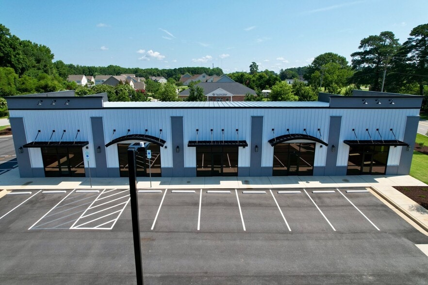 More Photos Of 982 Adams Point Dr, Garner Flex For Lease