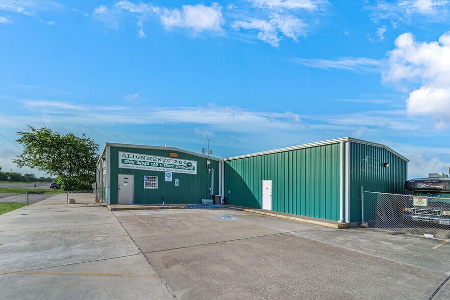 More Photos Of 502 Washington St, South Houston Warehouse For Sale