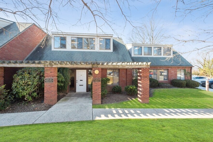 Primary Photo Of 35-37 Tamarack Cir, Skillman Medical For Lease
