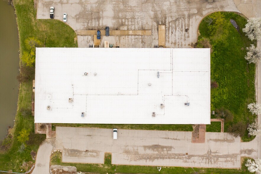 More Photos Of 13222 Lakefront Dr, Earth City Warehouse For Lease