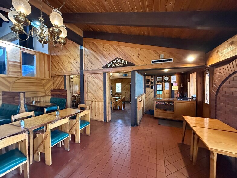 More Photos Of 520 N Mount Shasta Blvd, Mount Shasta General Retail For Sale