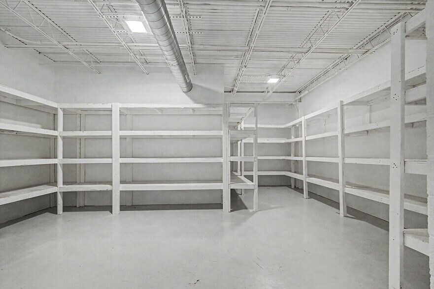More Photos Of 6115 Skyline Dr, Houston Warehouse For Lease