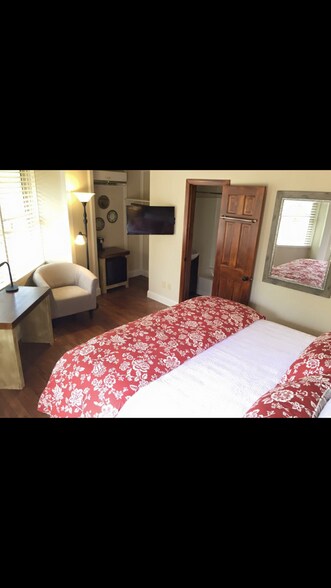 More Photos Of 19259 Rosman Hwy, Sapphire Hotel For Sale