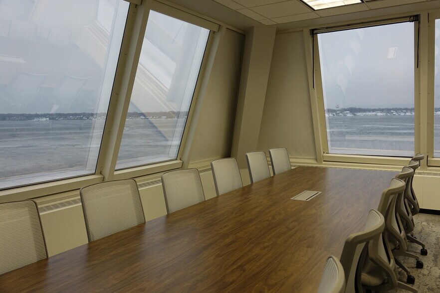 More Photos Of 700 Terrace Point Rd, Muskegon Medical For Lease