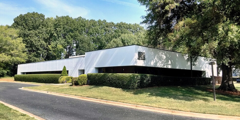 More Photos Of 421 Minuet Ln, Charlotte Office For Lease