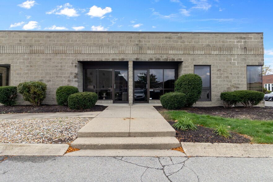 More Photos Of 1044-1046 Summit Dr, Carmel Light Distribution For Lease