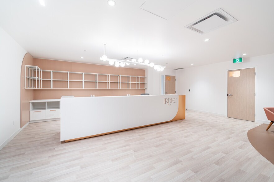 More Photos Of 8000 Boul Décarie, Montréal Office For Lease