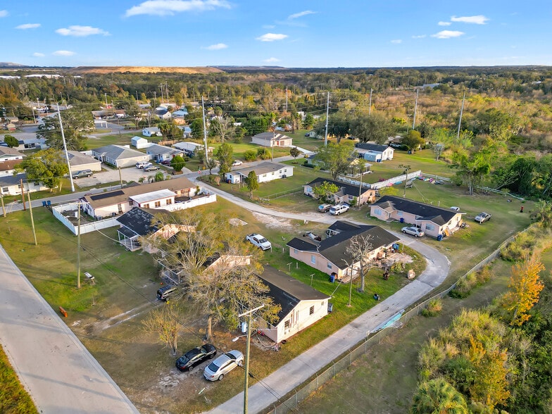 Primary Photo Of 301 SW 3rd Ter, Mulberry Apartments For Sale