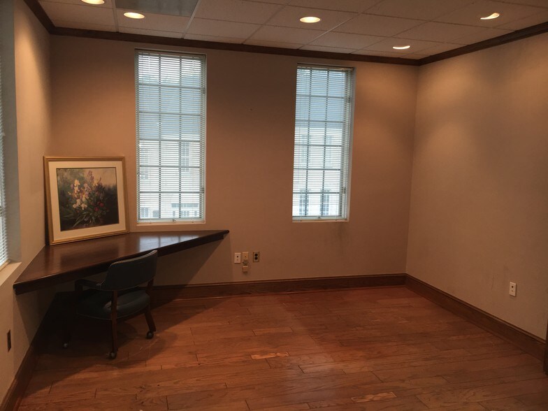 More Photos Of 3923 Blenheim Blvd, Fairfax Medical For Sale