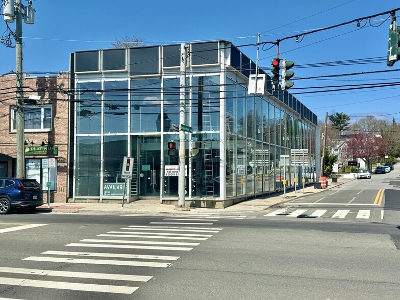 More Photos Of 115 E Main St, Smithtown Storefront For Lease