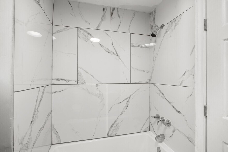 More Photos Of 2800 Huntingdon Ave, Baltimore Storefront Retail Residential For Lease