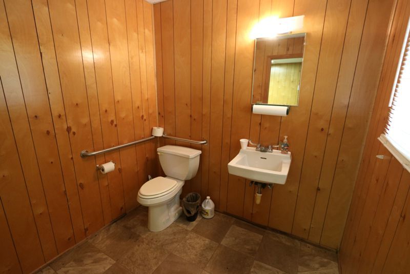 More Photos Of 102 S Moore St, Duncan Showroom For Lease