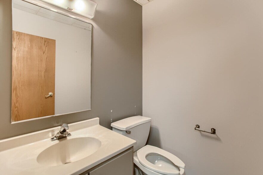 More Photos Of 415 E Golf Rd, Arlington Heights Office For Lease